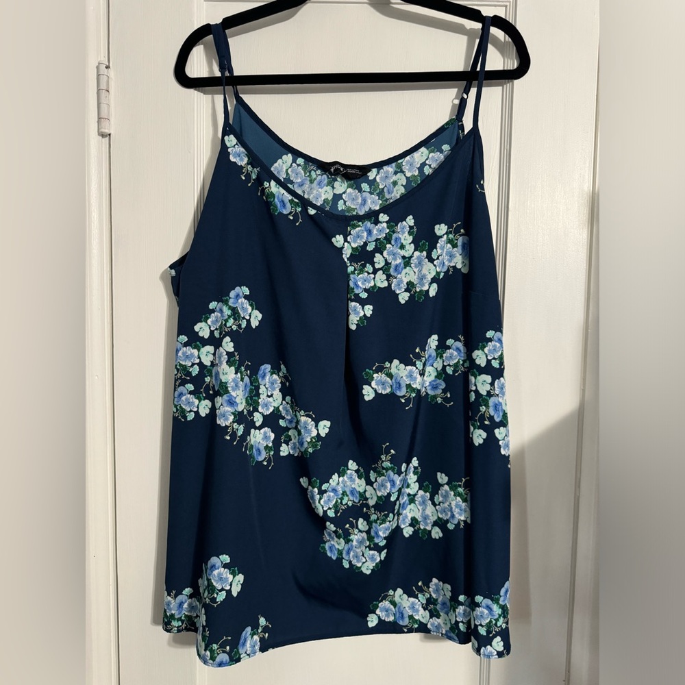 Plus size 4x blue flowered cami.